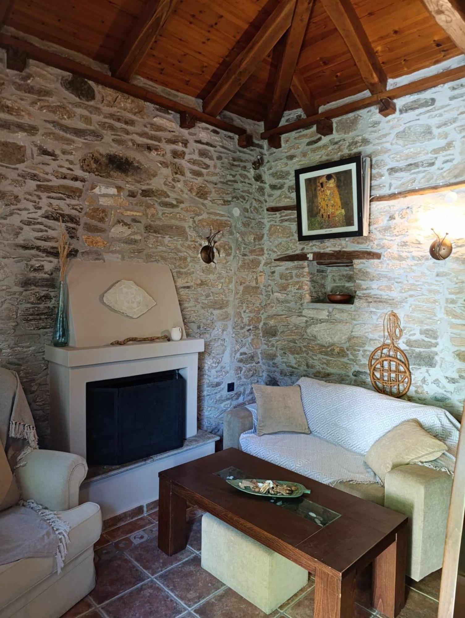 Μountain Whispers Apartment Mouresi Exterior photo
